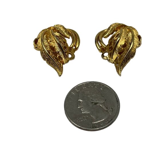Vintage Earrings Gold Tone Filigree Flower Clip On - Picture 3 of 7